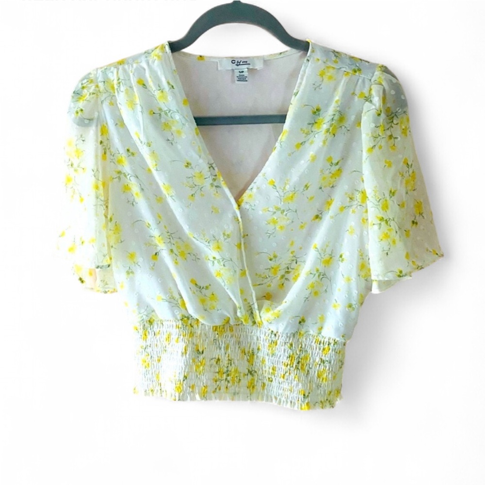 C BY ONE CROP YELLOW WHITE FLORAL PRINT SHORT SLEEVE V NECK CROP TOP SMALL
